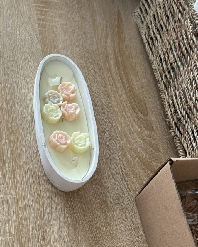 Hand pour candles